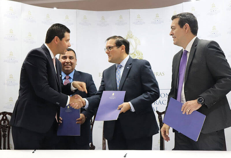 Luis Jose Kafie of Azunosa; Lisandro Rosales Chancellor of the Republic; and Carlos Madero Minister of Labor, after signing the agreement.
